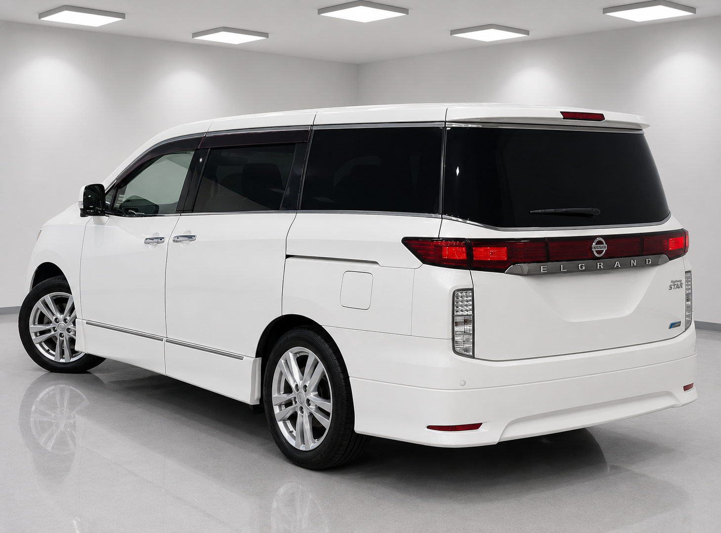 Nissan Elgrand rear